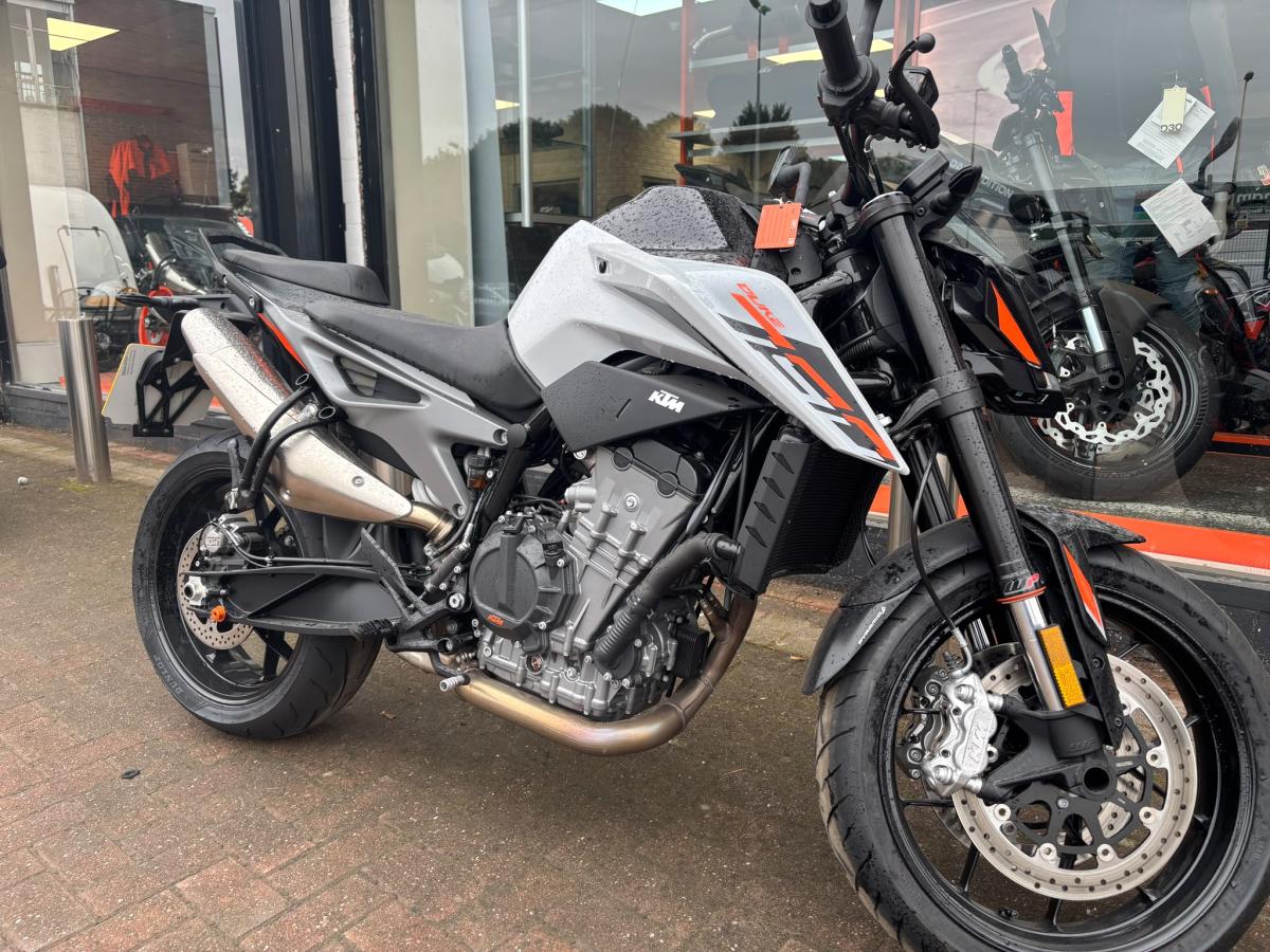 
								KTM 790 DUKE full									
