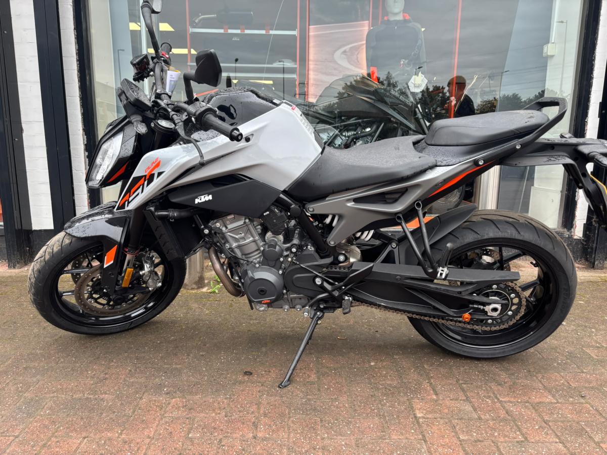 
								KTM 790 DUKE full									