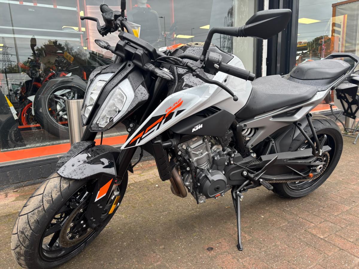 
								KTM 790 DUKE full									