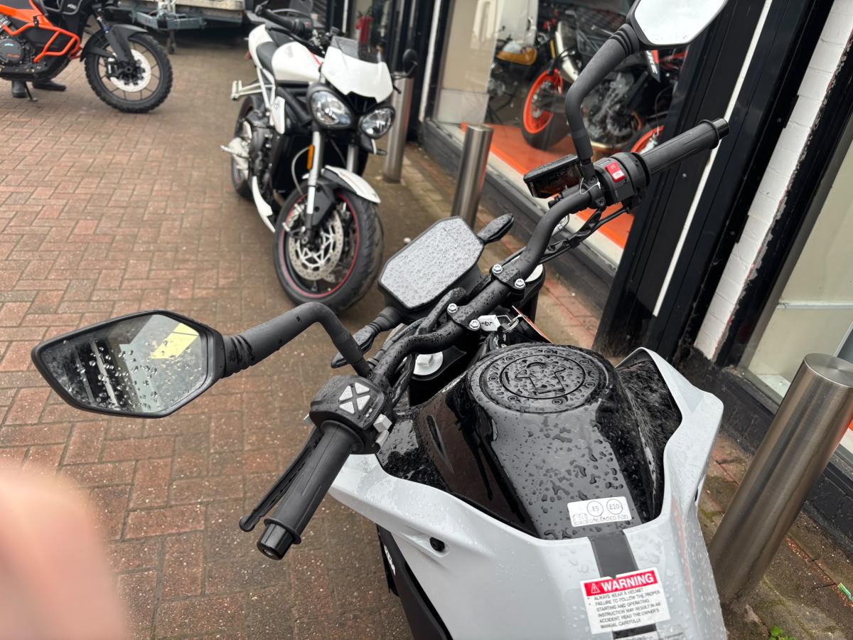
								KTM 790 DUKE full									