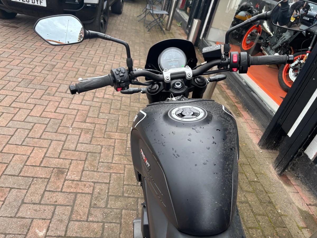
								TRIUMPH TRIDENT full									