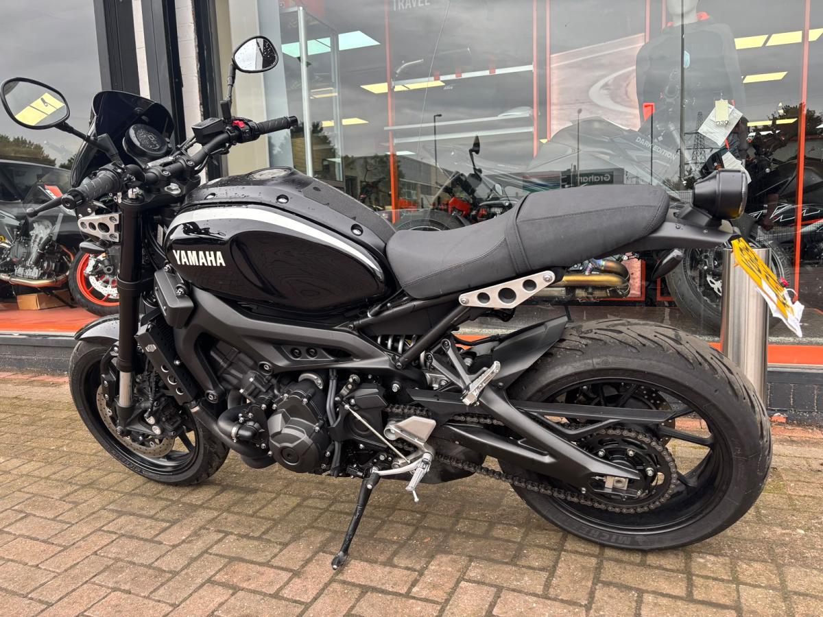 
								Yamaha XSR 900 ABS MTM 850 full									