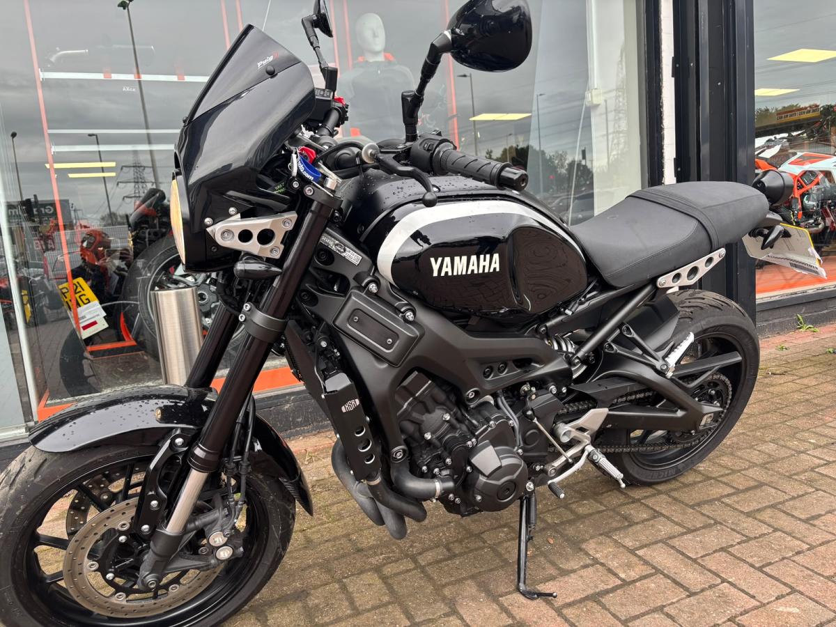 
								Yamaha XSR 900 ABS MTM 850 full									