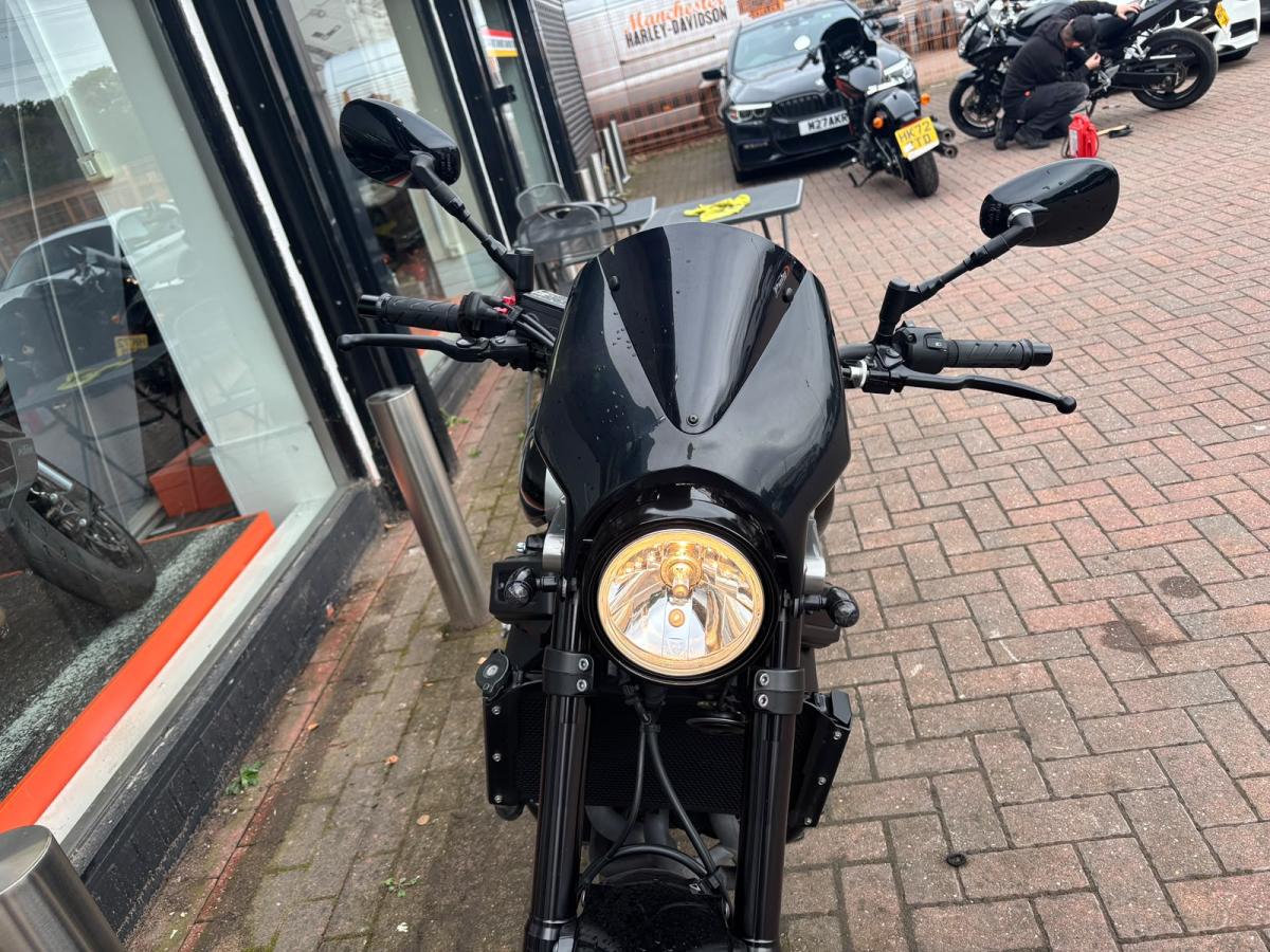 
								Yamaha XSR 900 ABS MTM 850 full									