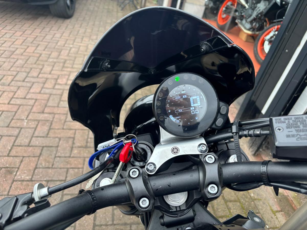 
								Yamaha XSR 900 ABS MTM 850 full									
