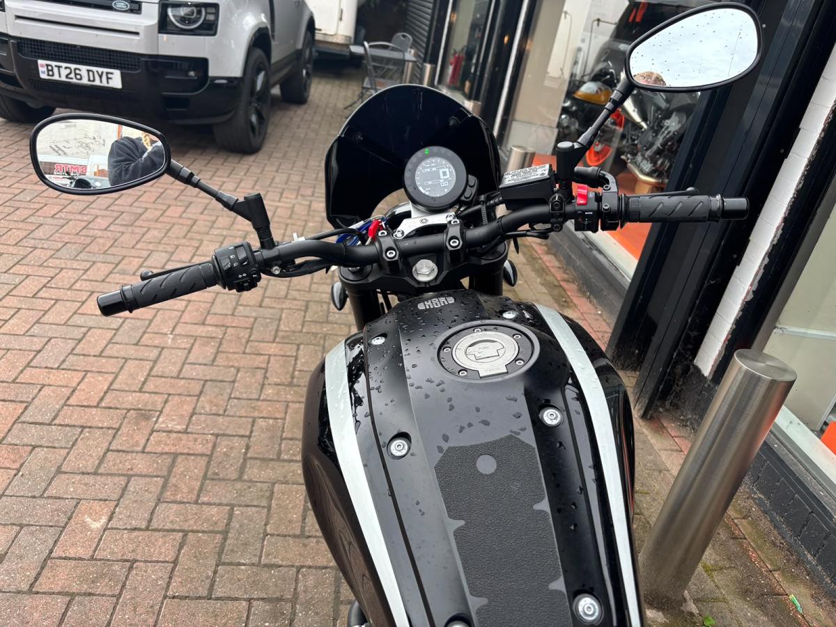 
								Yamaha XSR 900 ABS MTM 850 full									