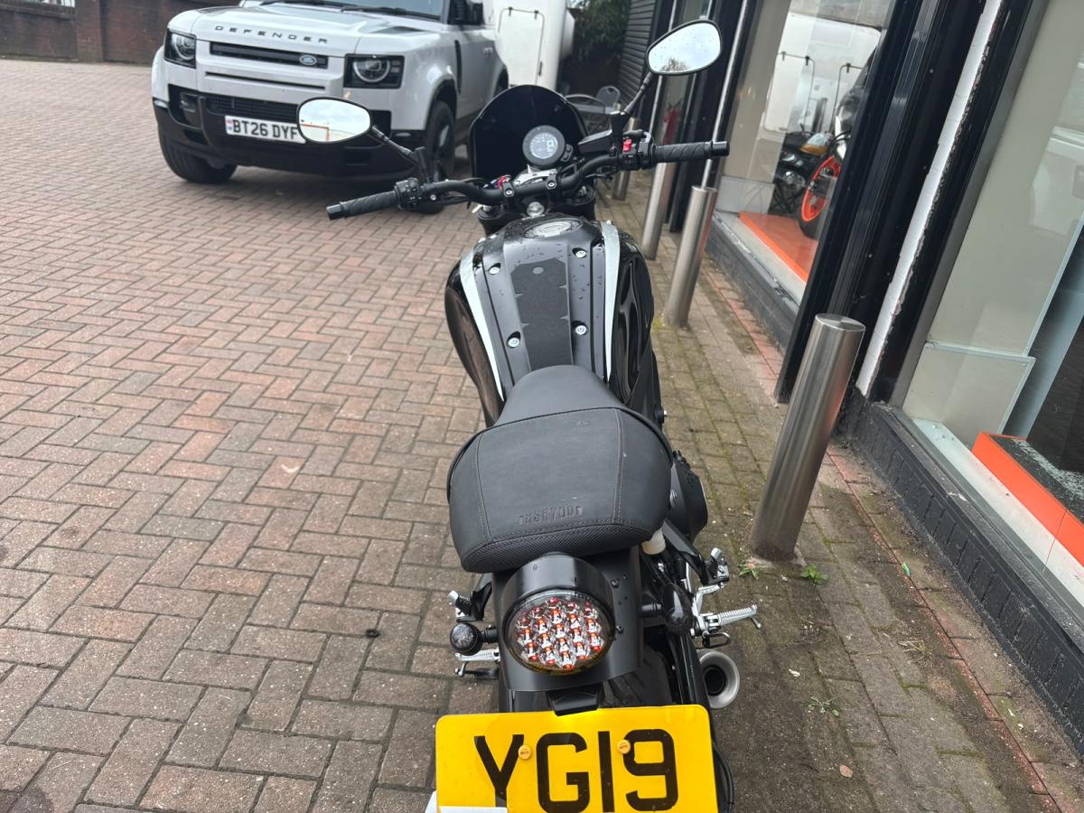 
								Yamaha XSR 900 ABS MTM 850 full									