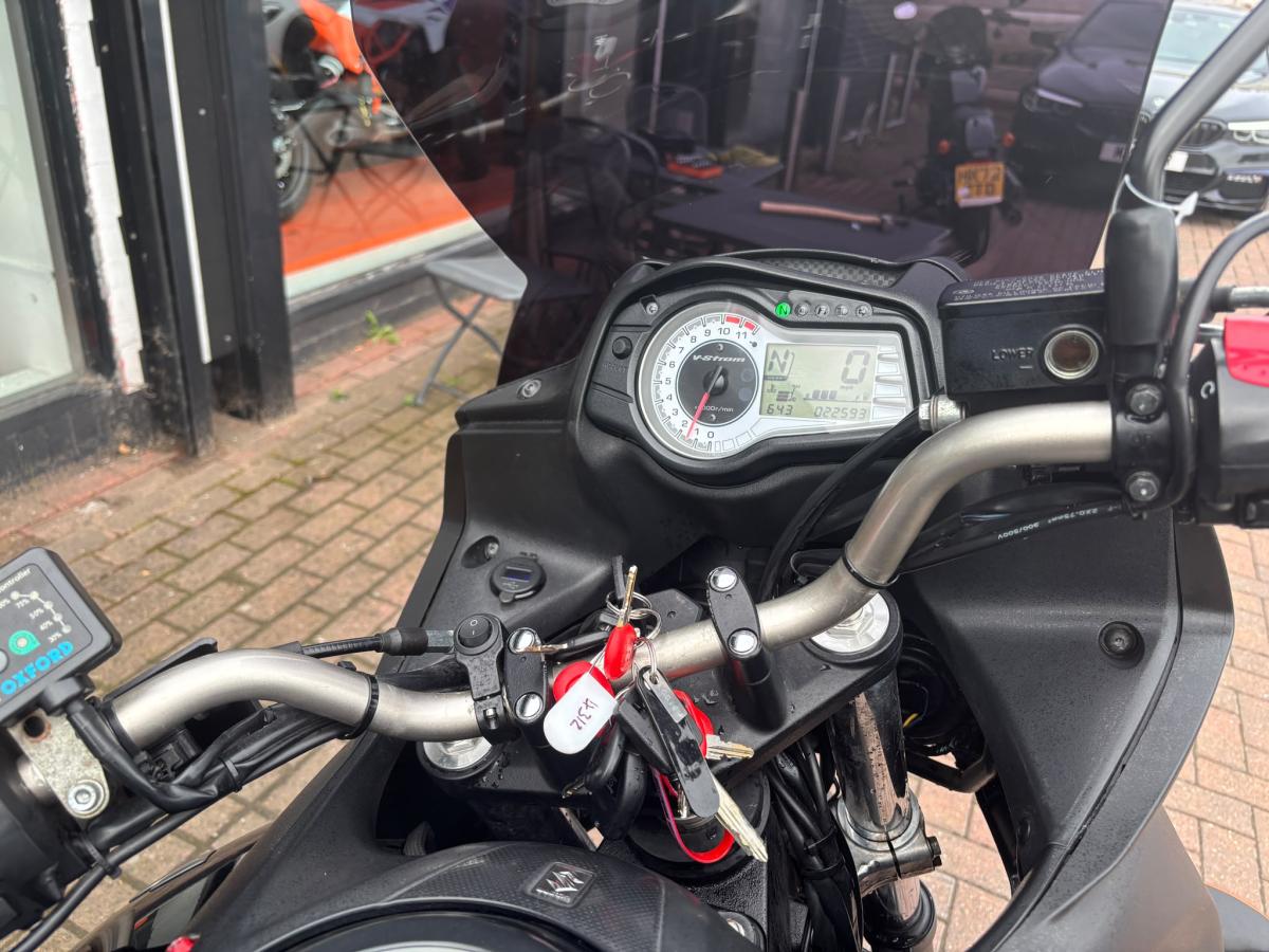 
								SUZUKI DL 650 AL6 full									