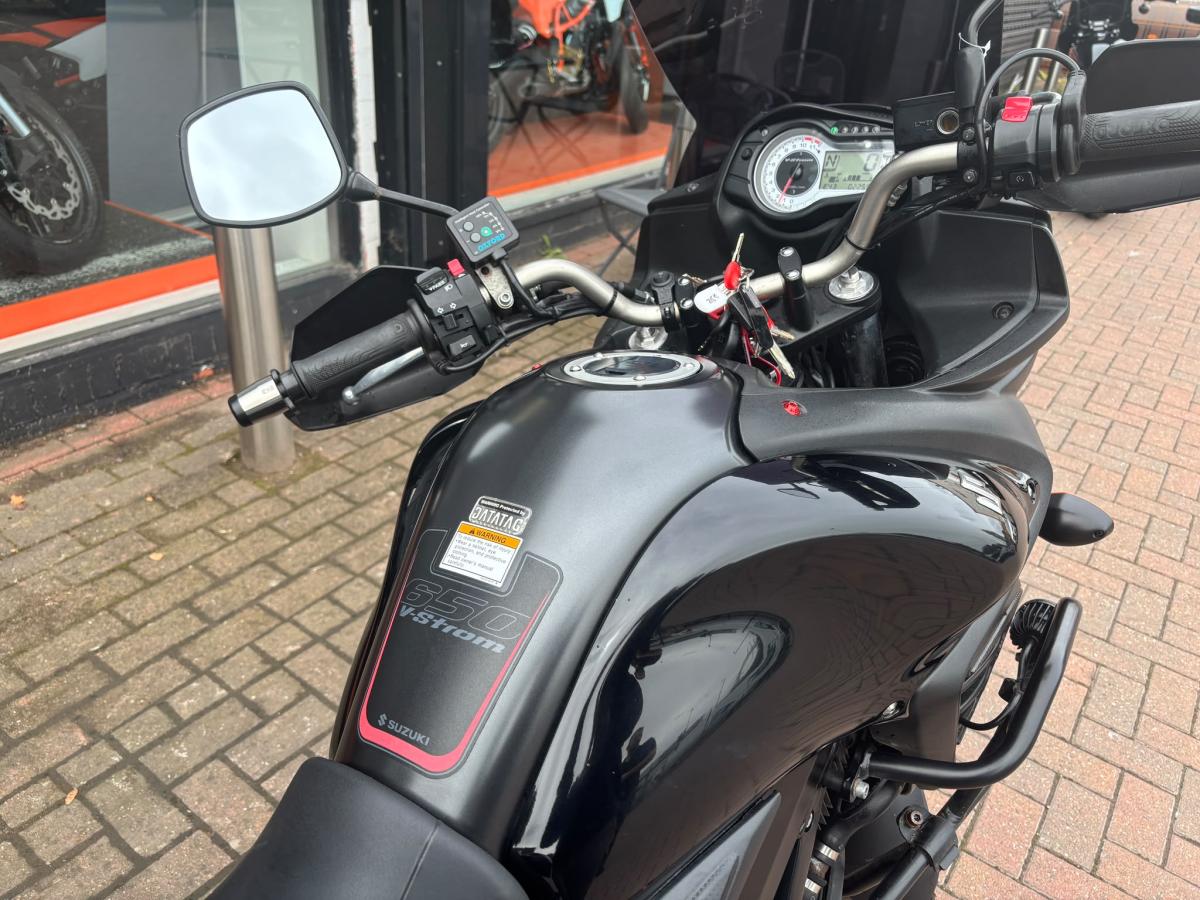
								SUZUKI DL 650 AL6 full									