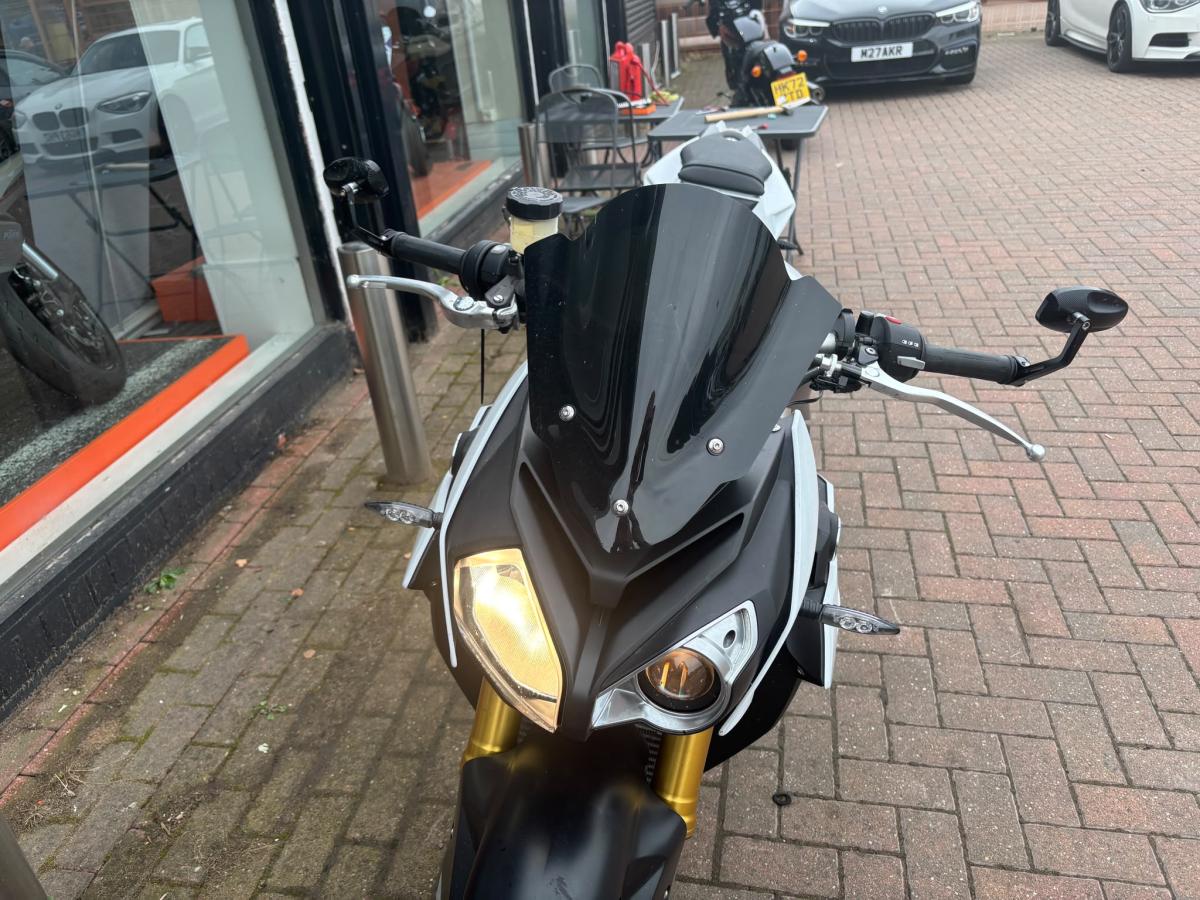 
								BMW BMW S 1000 R full									