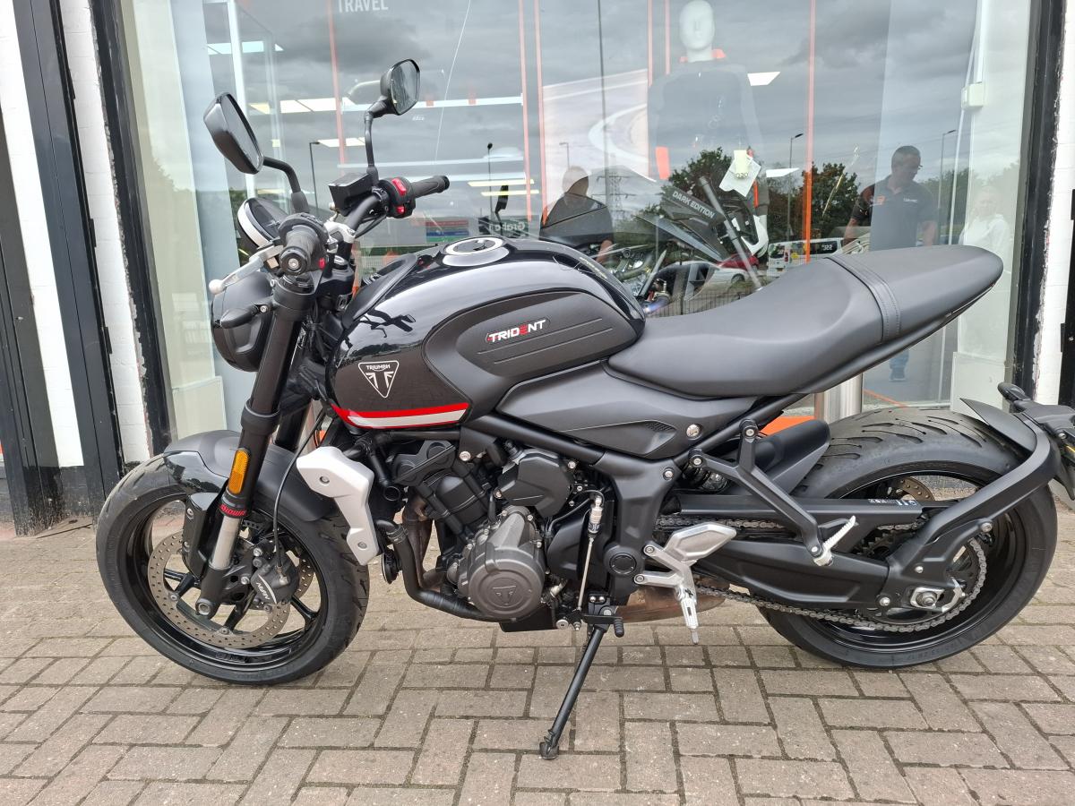 
								TRIUMPH Trident 660 full									
