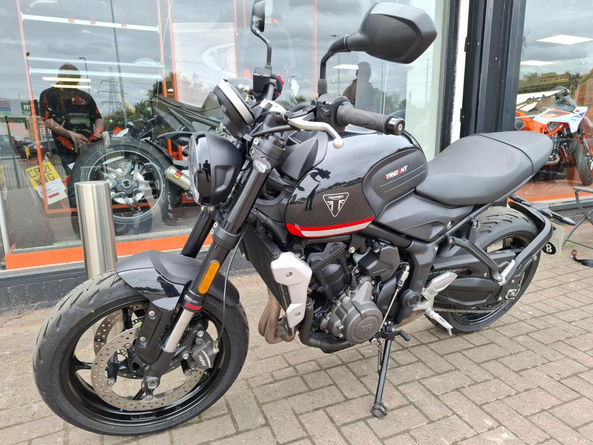 
								TRIUMPH Trident 660 full									