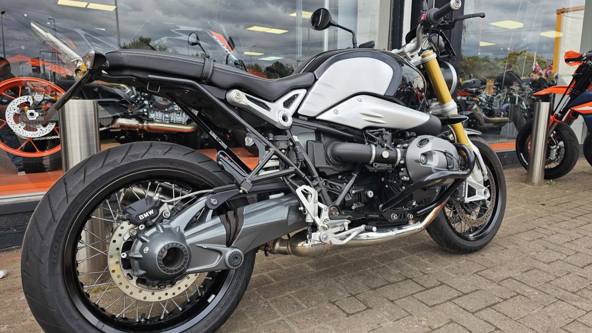 
								BMW R NINE T full									
