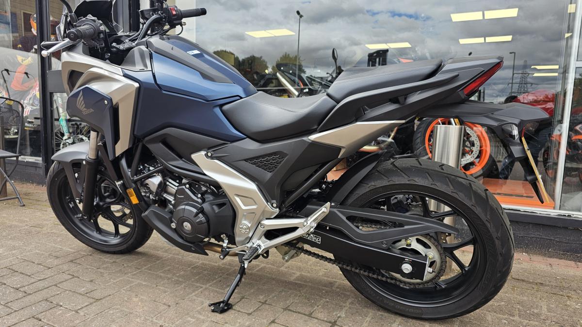 
								HONDA NC 750 XA-P full									