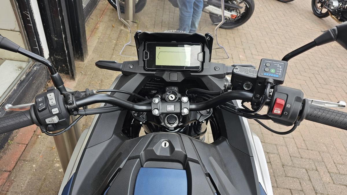 
								HONDA NC 750 XA-P full									