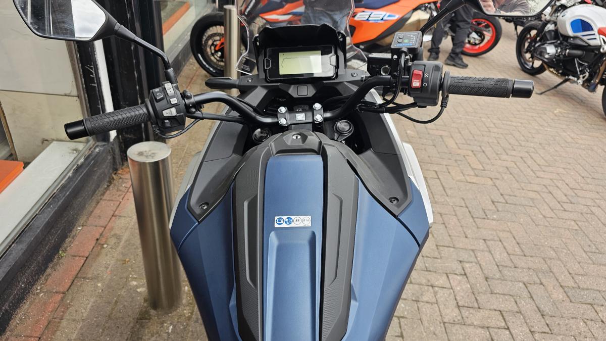 
								HONDA NC 750 XA-P full									