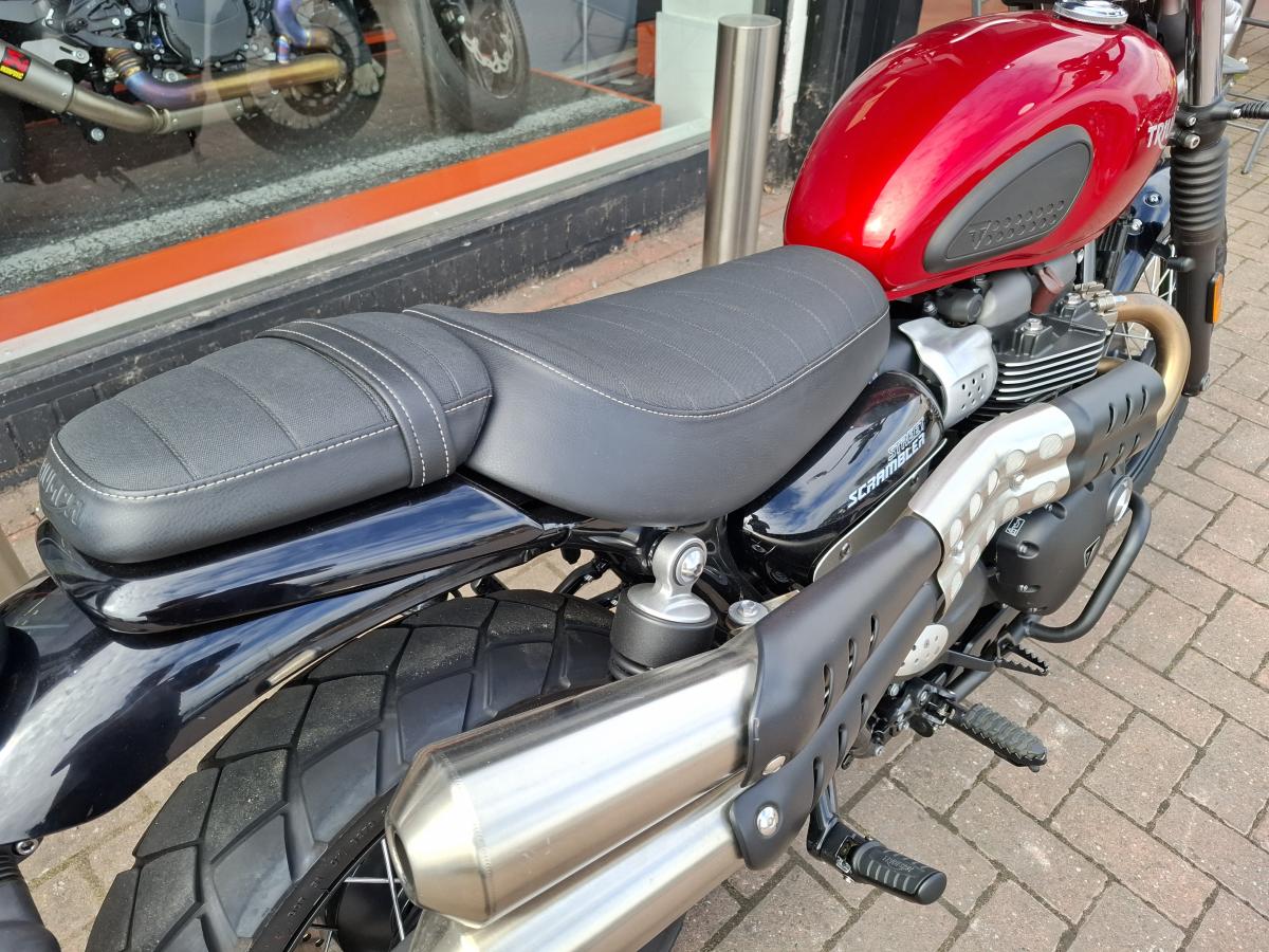 
								Triumph STREET SCRAMBLER full									