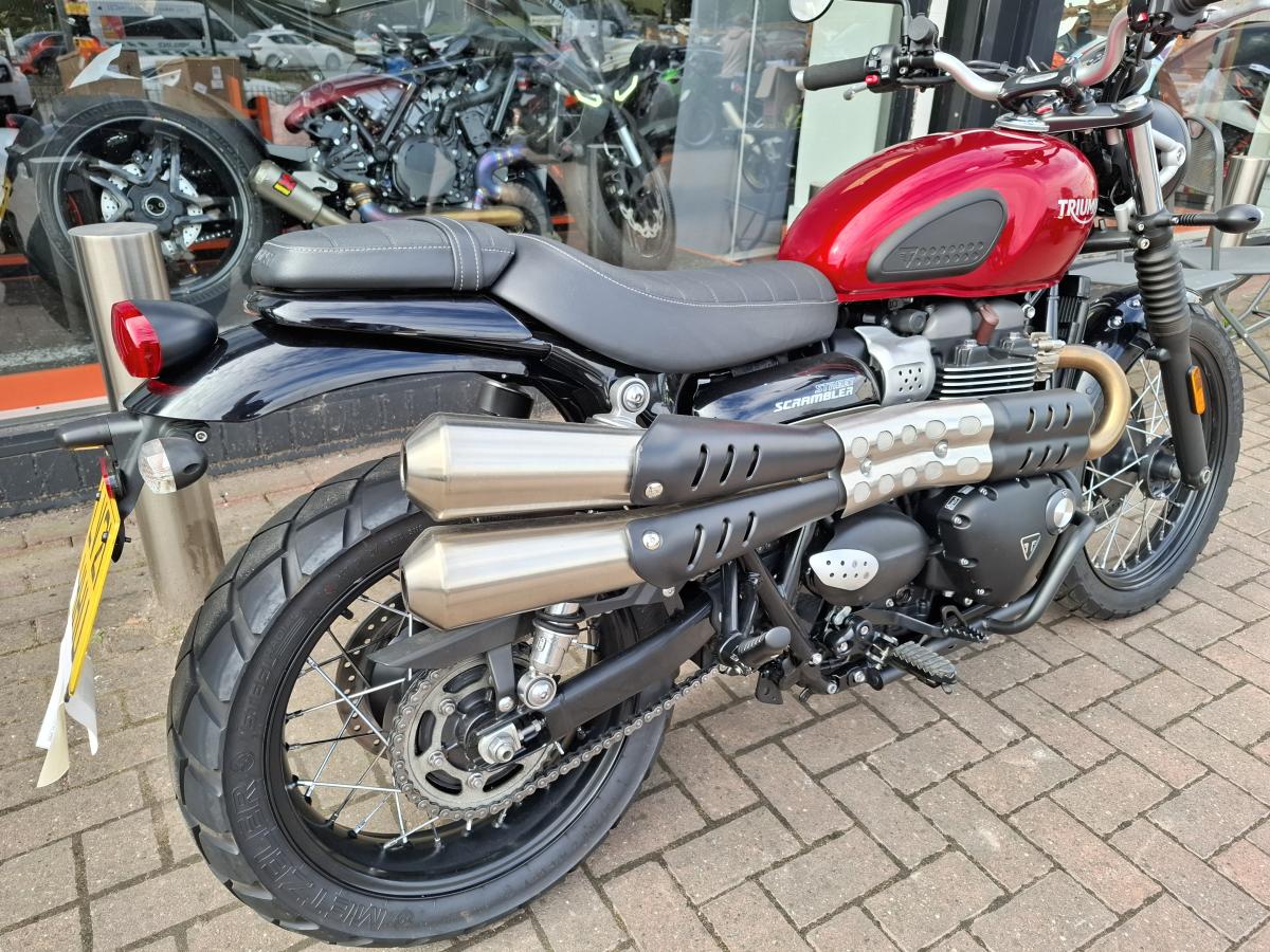 
								Triumph STREET SCRAMBLER full									