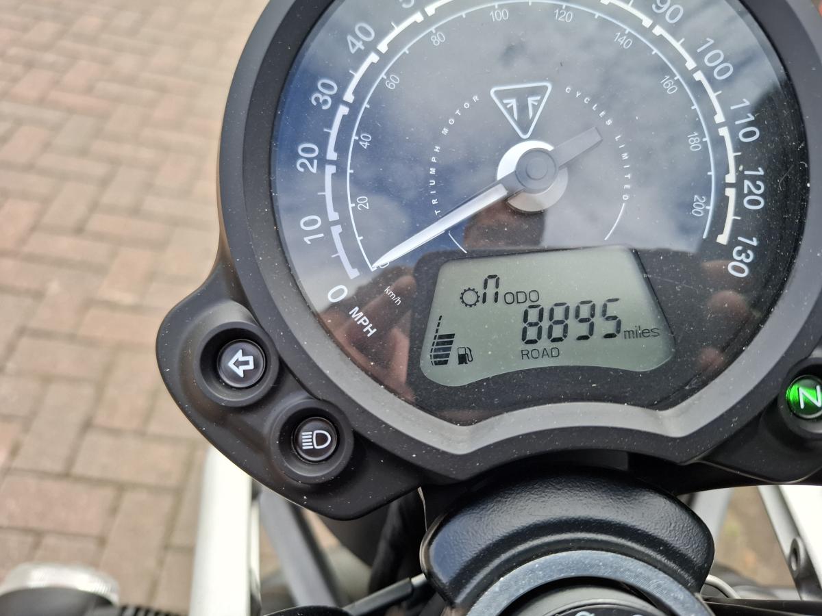 
								Triumph STREET SCRAMBLER full									