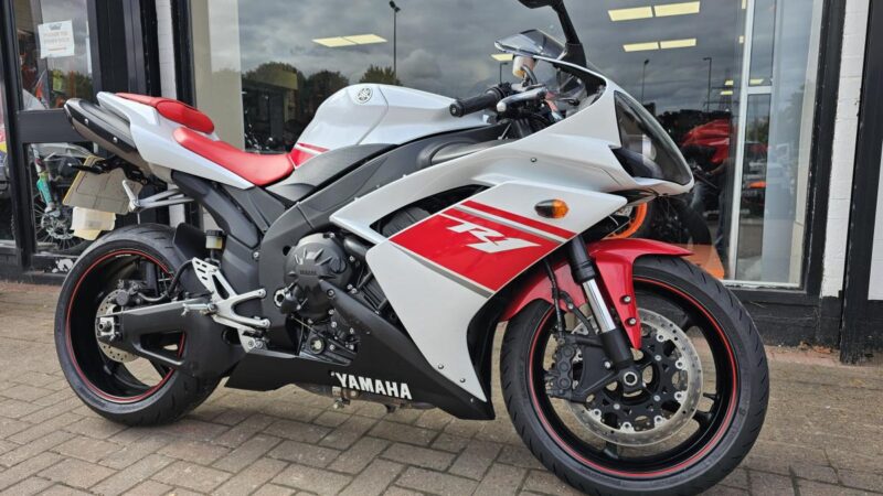 YAMAHA YZF R1 08