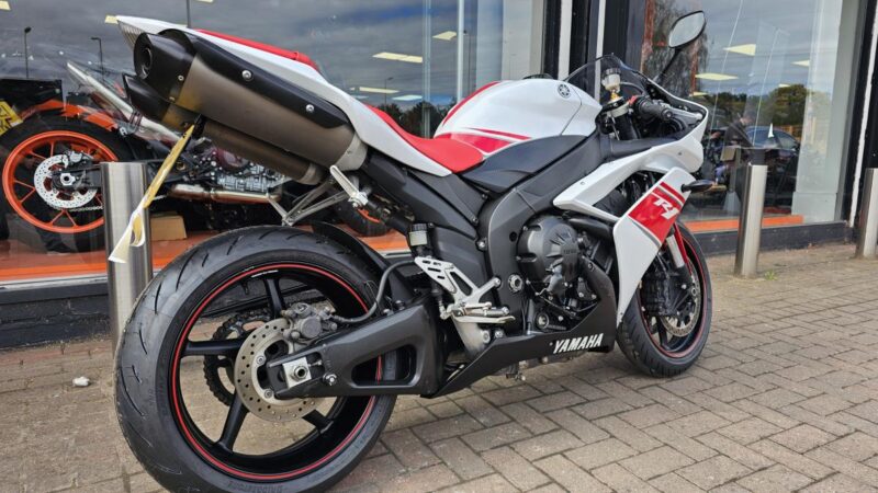 YAMAHA YZF R1 08