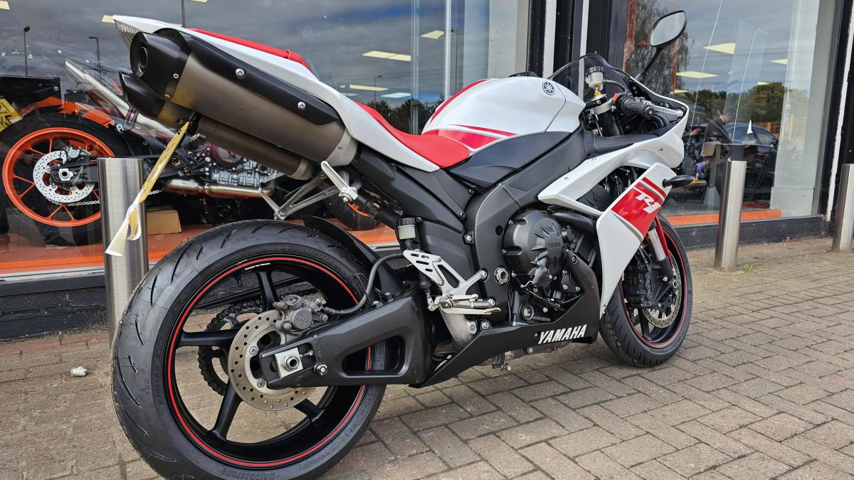 YAMAHA YZF R1 08