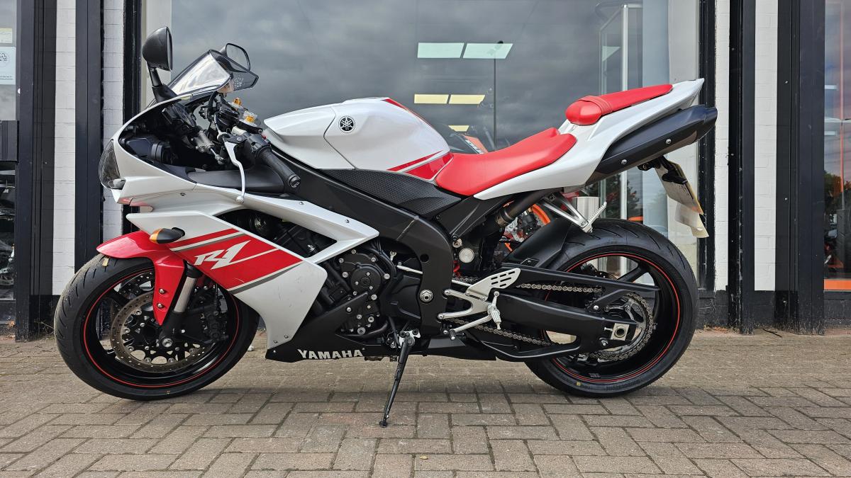 YAMAHA YZF R1 08