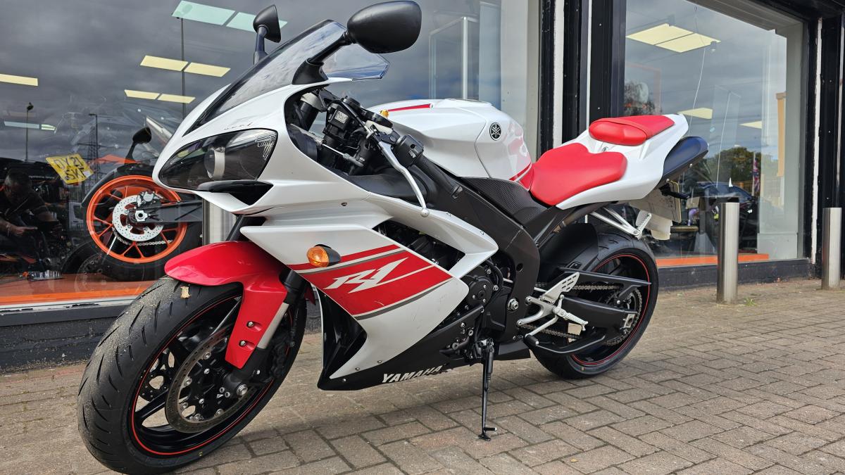 YAMAHA YZF R1 08