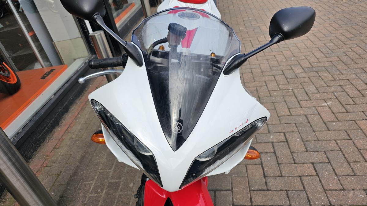 
								YAMAHA YZF R1 08 full									