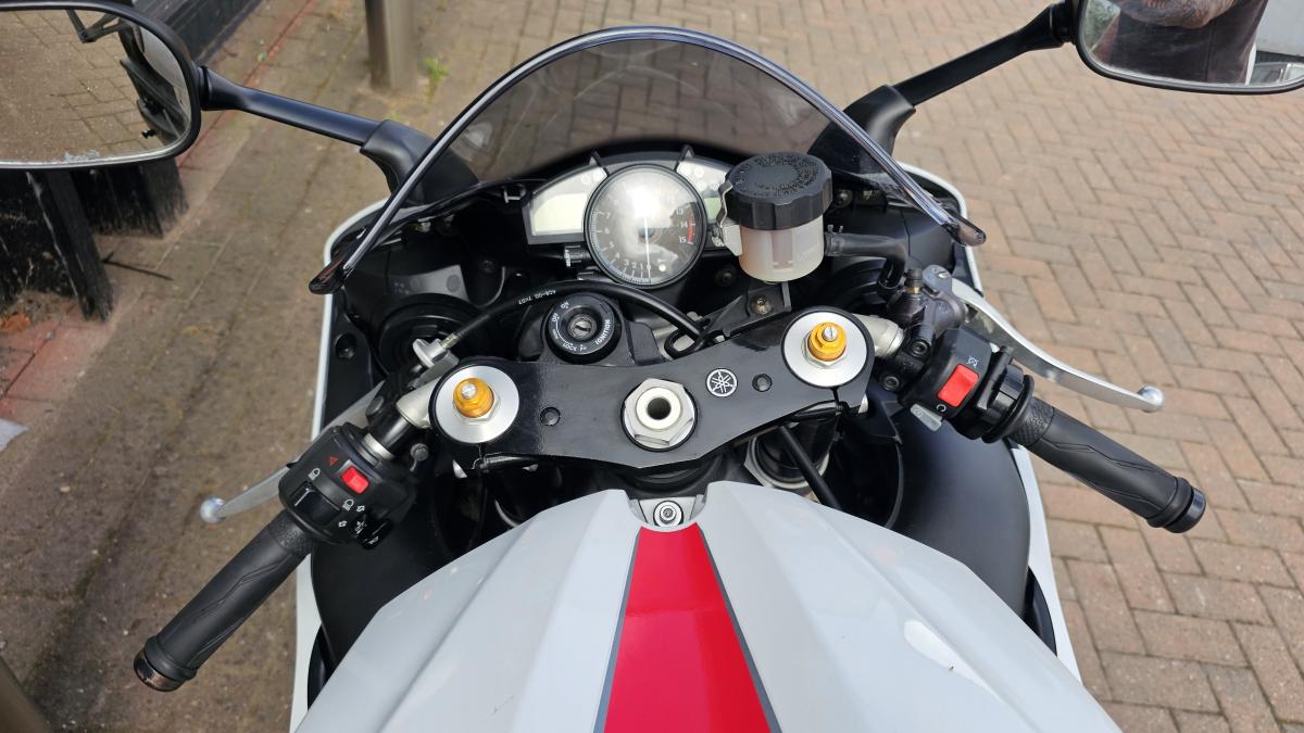 
								YAMAHA YZF R1 08 full									