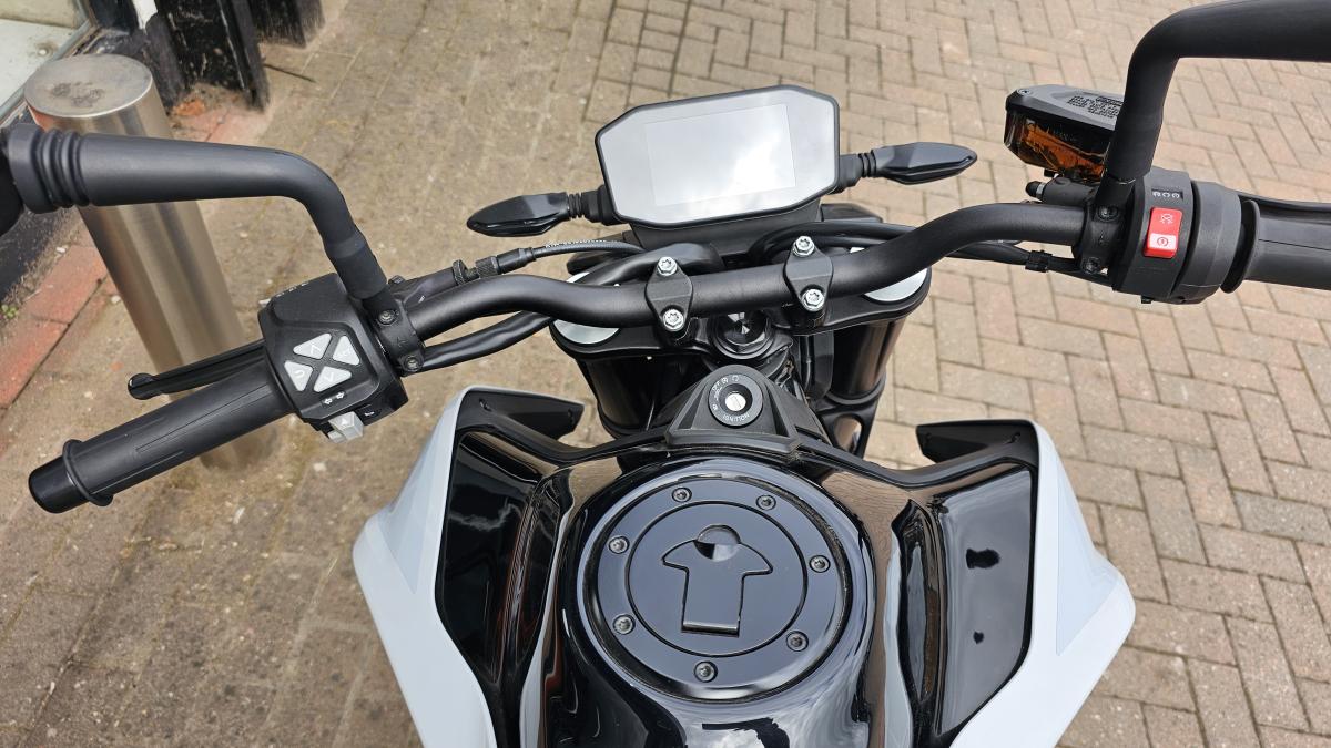 
								KTM 790 DUKE L 24 full									