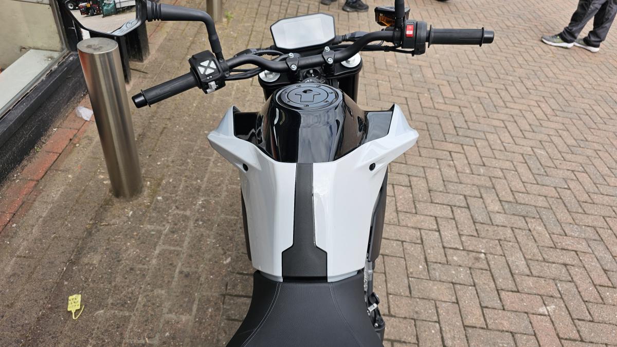 
								KTM 790 DUKE L 24 full									