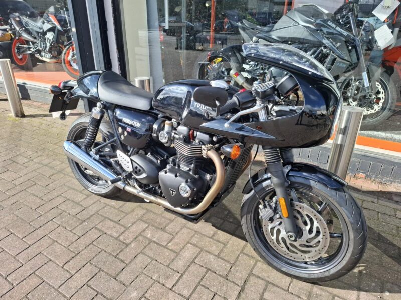 TRIUMPH THRUXTON 1200
