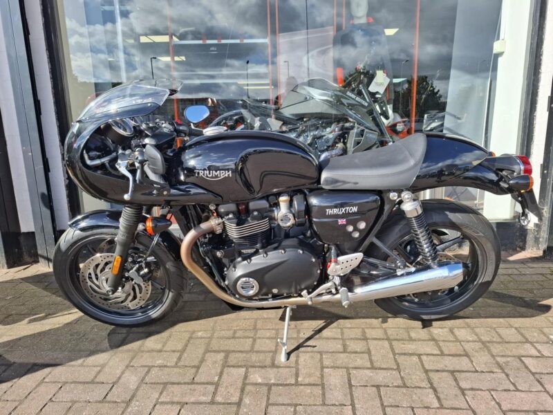 TRIUMPH THRUXTON 1200