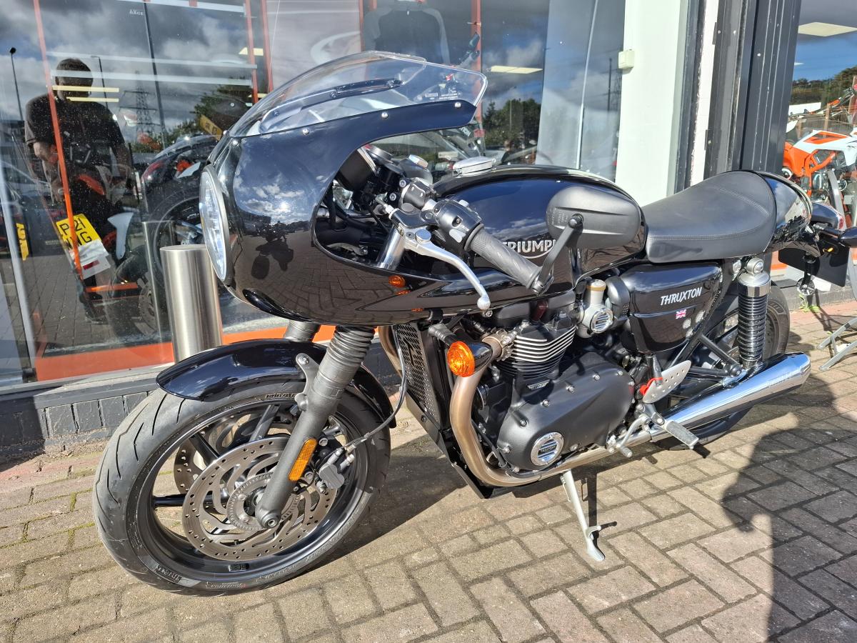 
								TRIUMPH THRUXTON 1200 full									