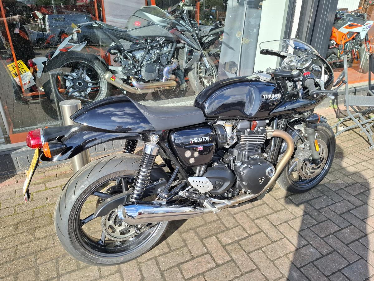 
								TRIUMPH THRUXTON 1200 full									