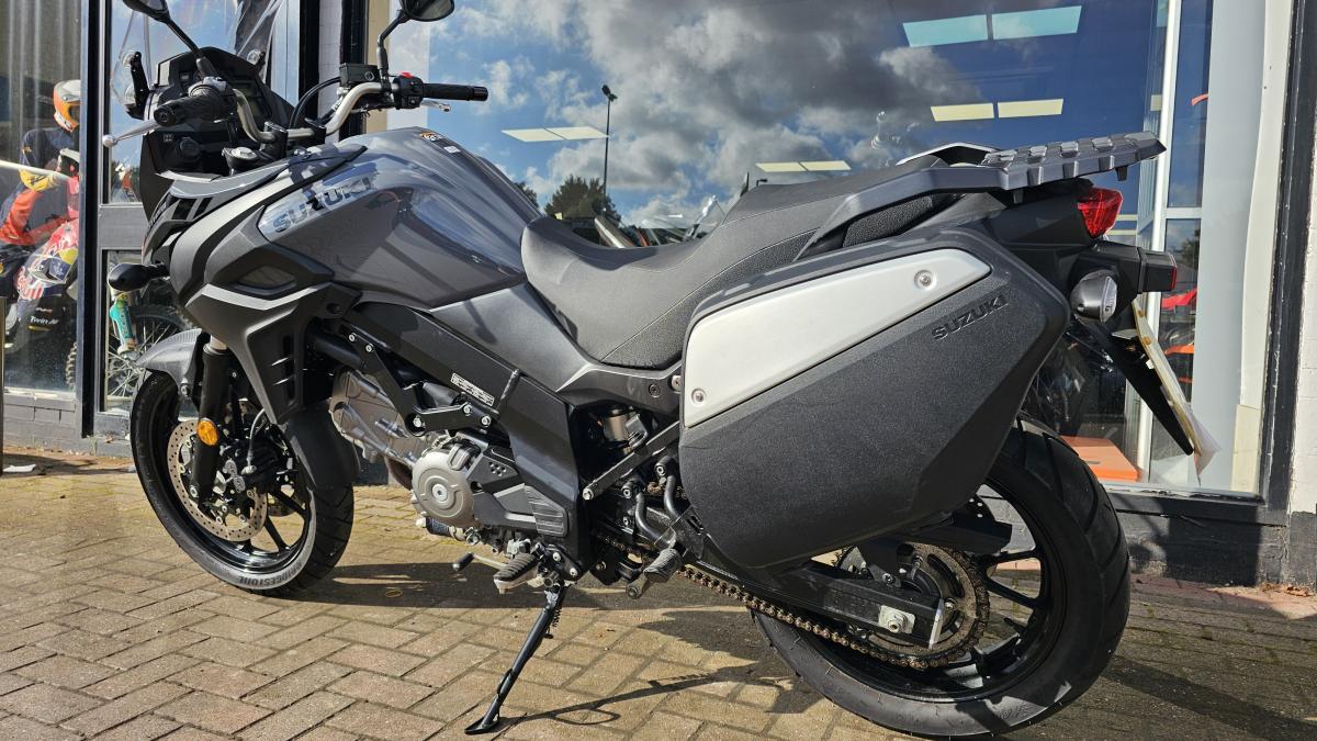 
								SUZUKI DL 650 AM4 full									