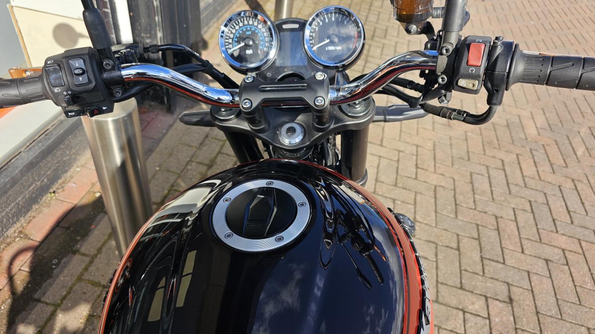 
								KAWASAKI ZR 900 CKFB full									
