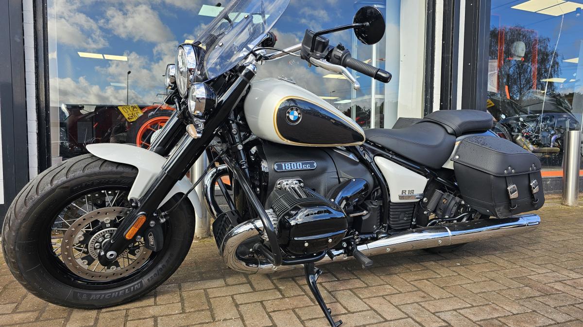 
								BMW R 18 CLASSIC full									