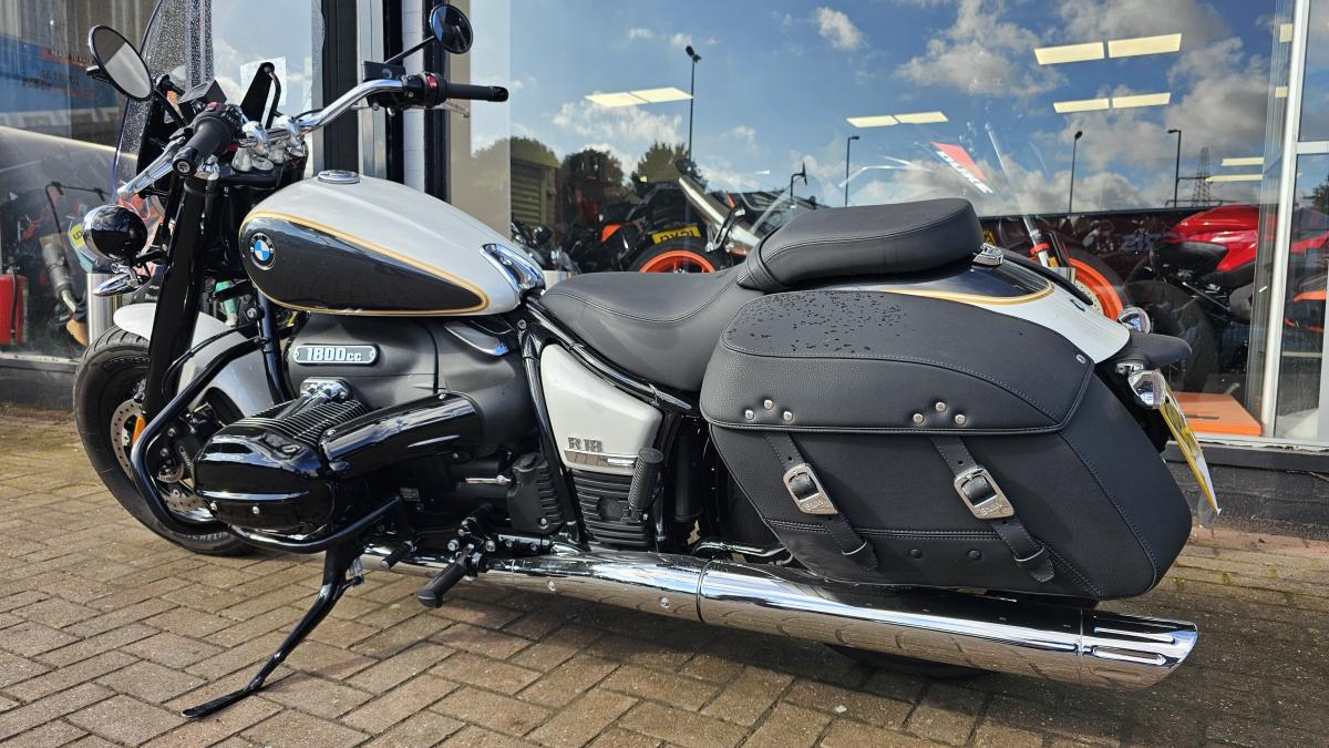 
								BMW R 18 CLASSIC full									
