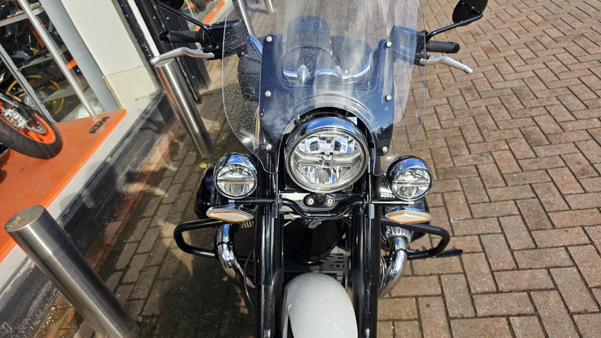 
								BMW R 18 CLASSIC full									