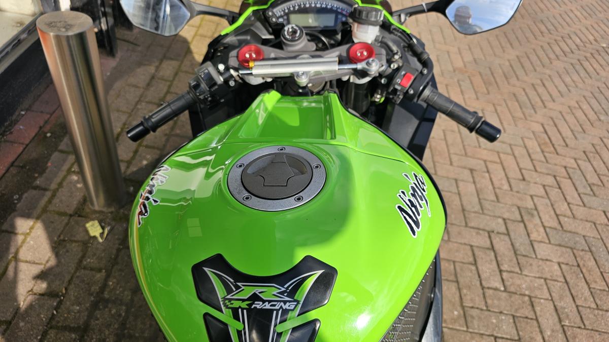 
								KAWASAKI ZX 1000 JCF full									
