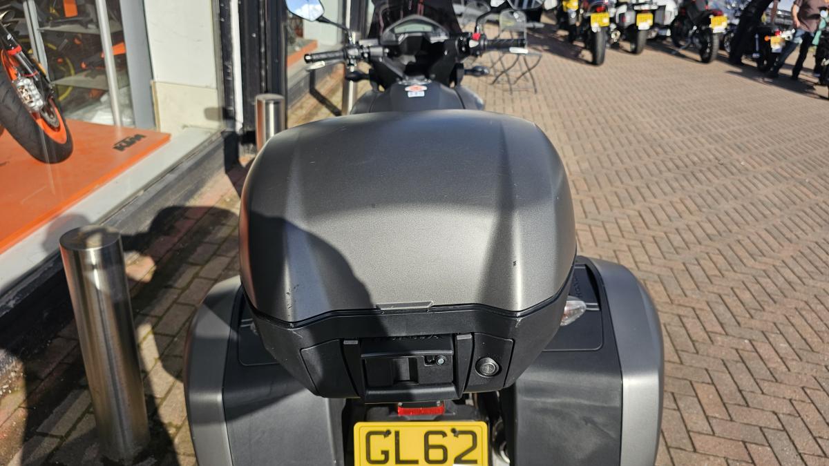 
								HONDA VFR 800 X-C full									