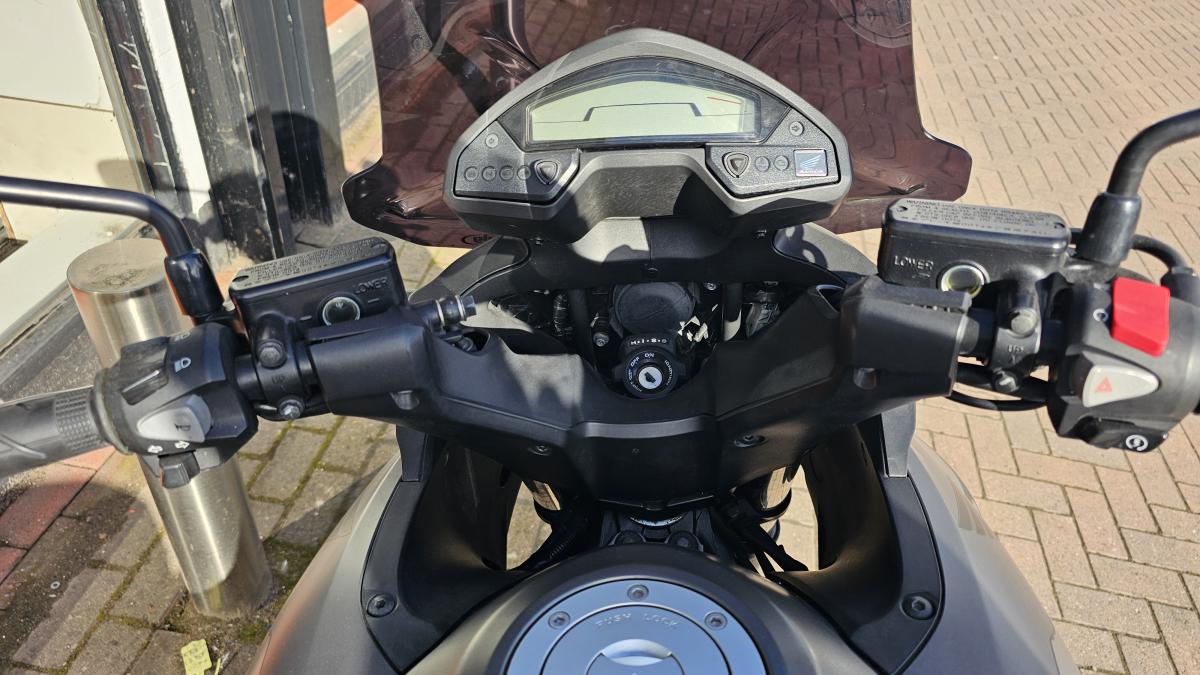 
								HONDA VFR 800 X-C full									