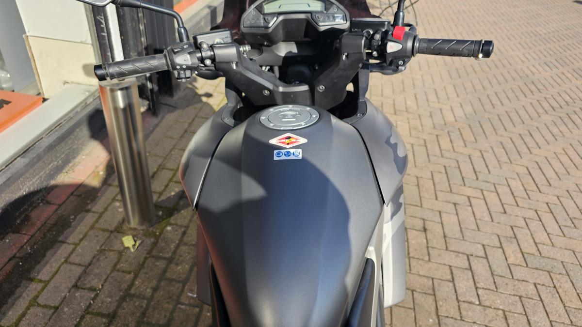 
								HONDA VFR 800 X-C full									