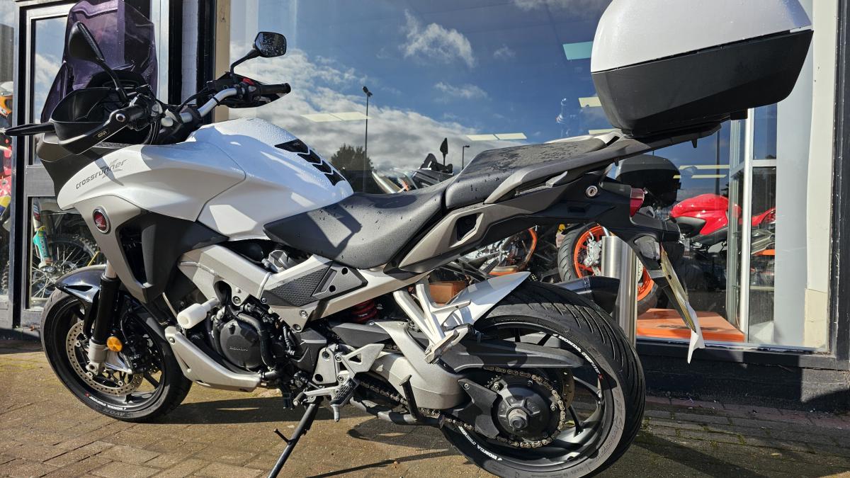 
								HONDA VFR 800 X-F full									