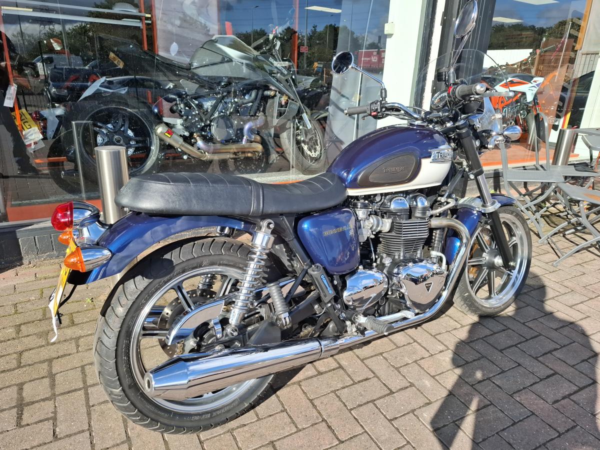 
								TRIUMPH BONNEVILLE 865 SE full									