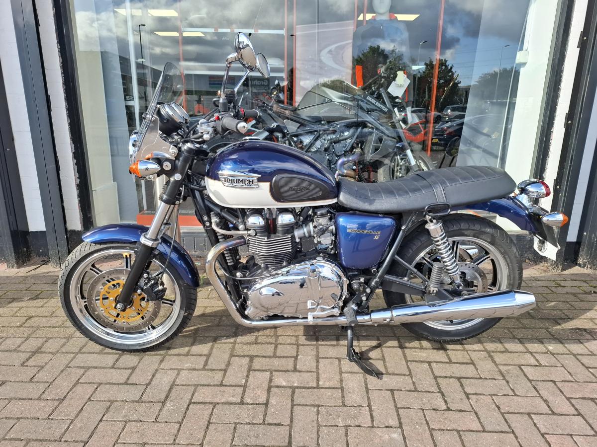 
								TRIUMPH BONNEVILLE 865 SE full									