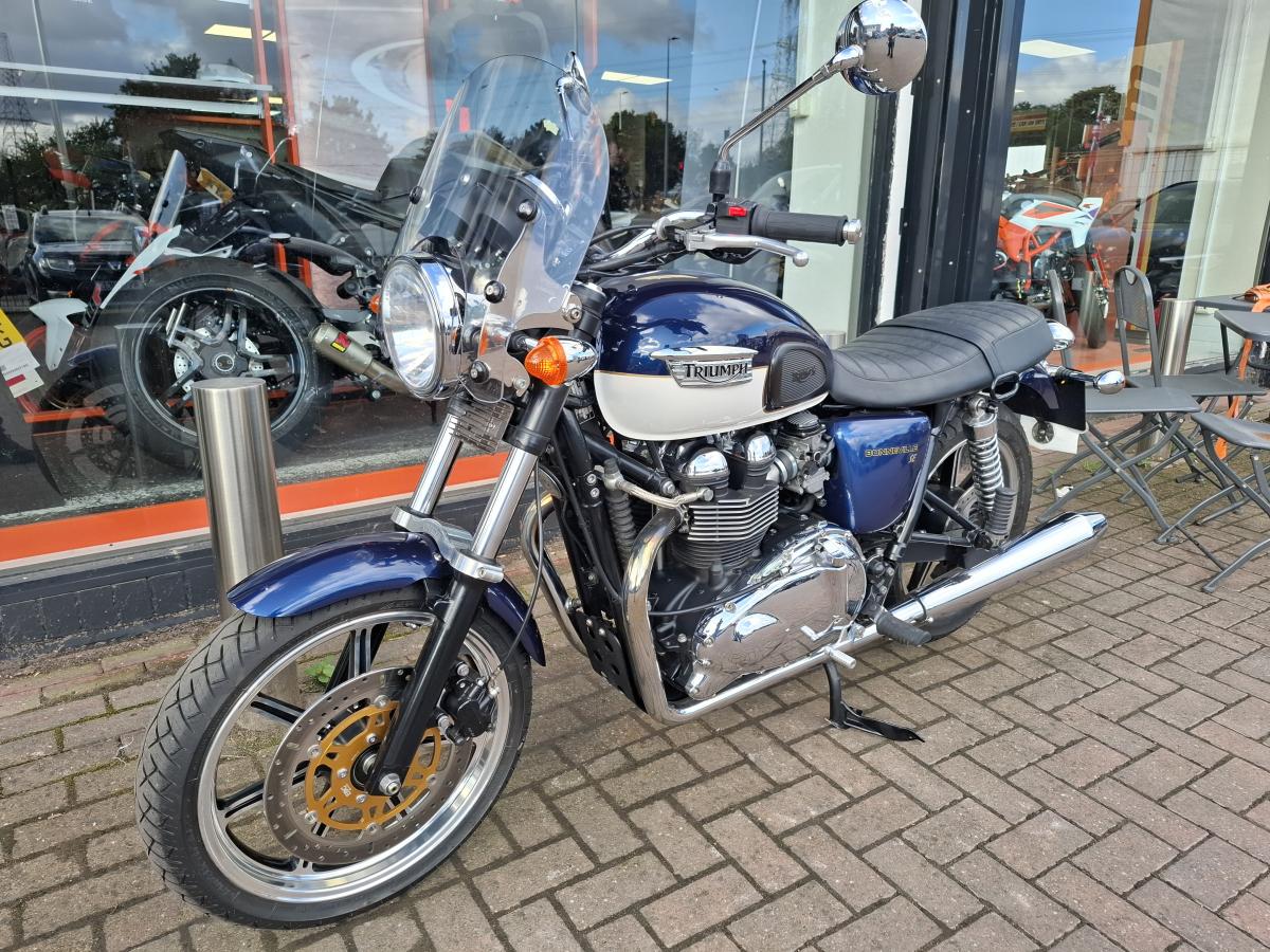 
								TRIUMPH BONNEVILLE 865 SE full									