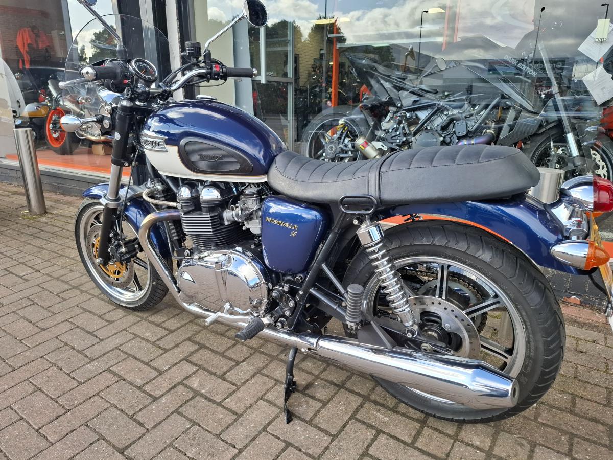 
								TRIUMPH BONNEVILLE 865 SE full									